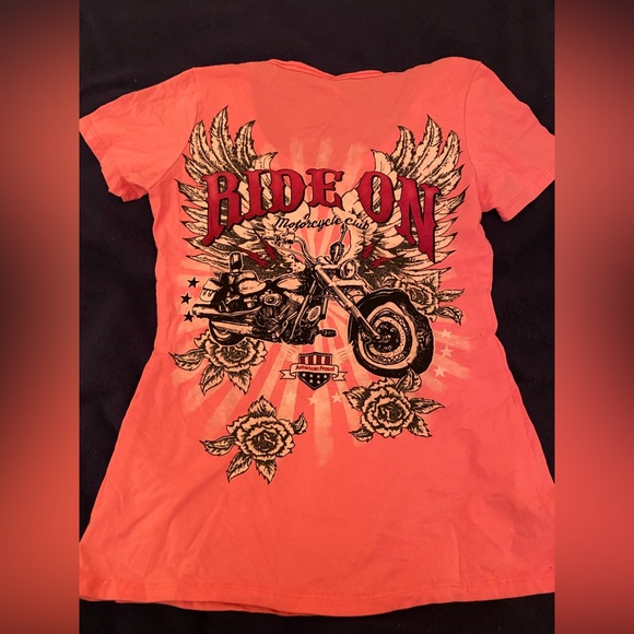 Shimmery Figure Hugging T-Shirt - Picture 3 of 3